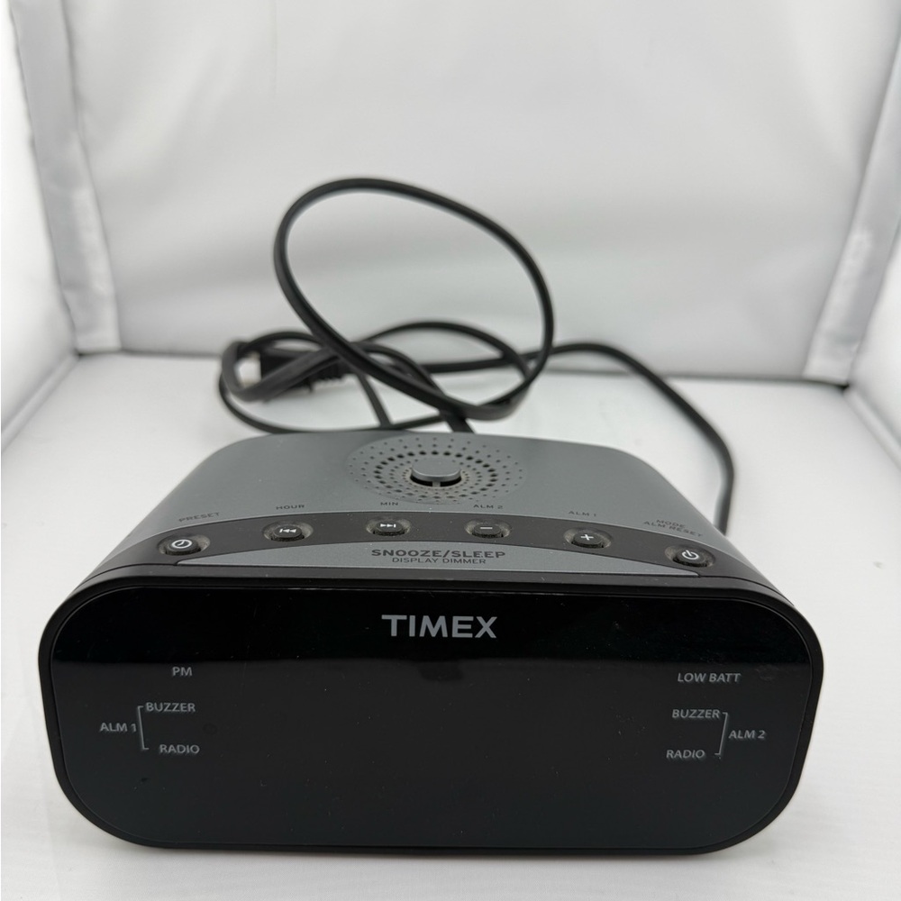 Timex T231 Series AM/FM Dual Alarm Clock Tested and works